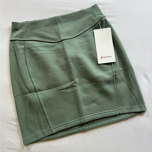 NWT Lululemon Scuba High Rise Mini Skirt Size S Green - Picture 2 of 6